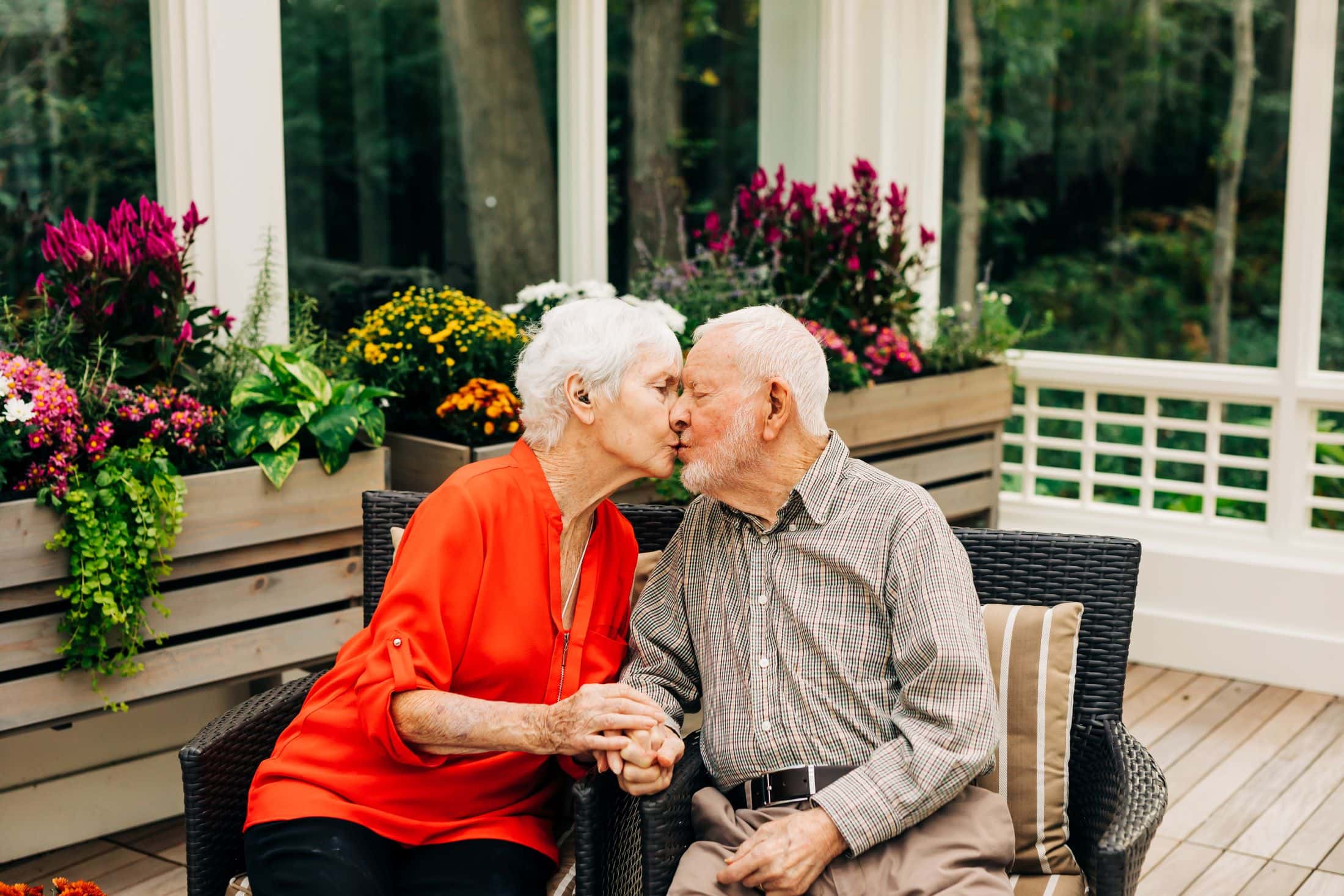 elderly couple kissing
